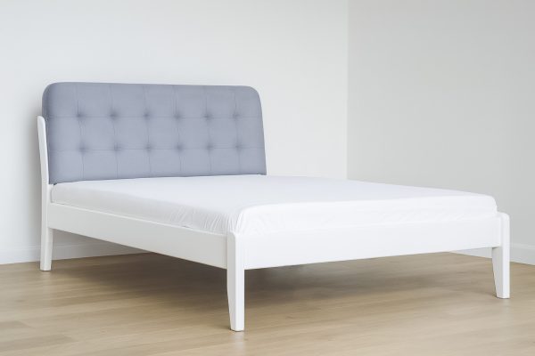 Деревянная кровать Калифорния из массива бука с мягкой спинкой, размер 120x200, белого цвета от Mebli Lev- Iason Mobila