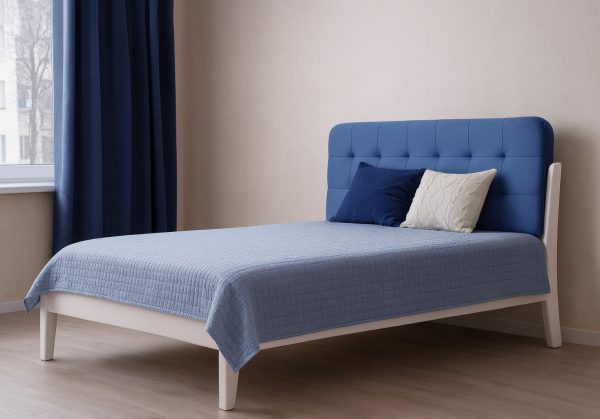 Белая кровать Калифорния 140x200 из бука с мягкой спинкой синего цвета